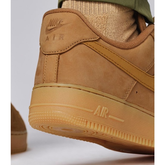 NIKE Airforce 1 LV8 (GS) - Picture 7 of 7